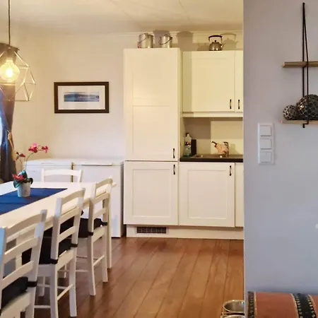 8 Person In Masfjordnes-by Traum