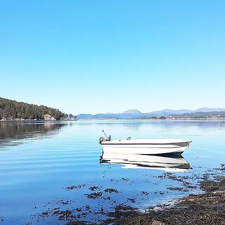 8 Person In Masfjordnes-by Traum
